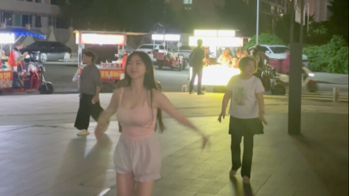 رقصة المربع السعيد