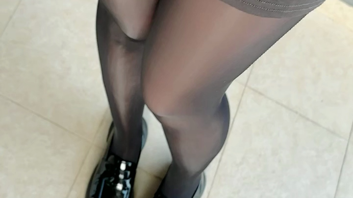 Siapa sih yang nggak jadi ahli penilai kaki?