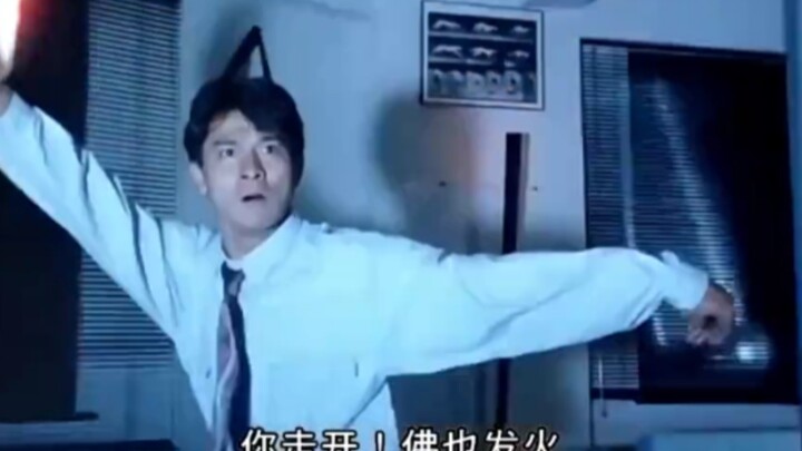 หนังสมัยก่อนสะเทือนใจสุดๆ รอยเท้าที่คนขาพิการกระแทกลงพื้น ไม่ใช่รอยรองเท้า แต่เป็นรอยเท้าจริงๆ แสดงว