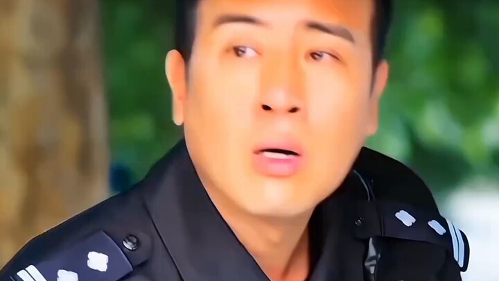 The policewoman and the police dog actually share the same name—when their colleagues call out the d