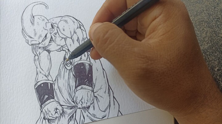 menggambar Majin Buu dari  ball