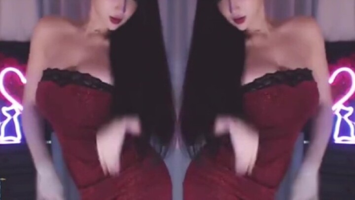 Sexy anchor dances live! so powerful