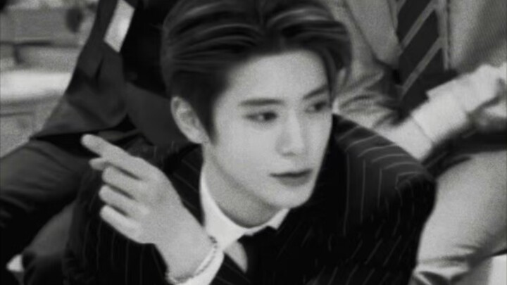 Jung Jae-hyun’s reaction when I caught the bouquet…