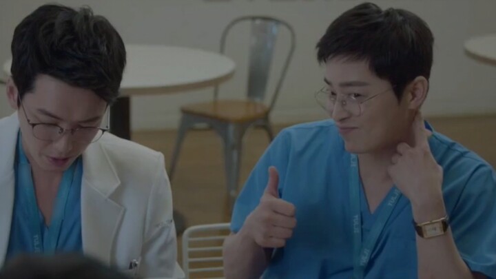 Xương chậu của "Hoàng tử bé hộp đêm" Yijun vẫn chưa tìm thấy sau khi nhảy cho đến bây giờ😂