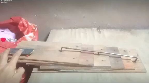 hard flip To dark slide out