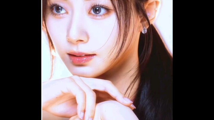 Instagram của chị nhiếp ảnh gia: “Chỉ trong 9 phút đã hoàn thành buổi chụp, nhưng mỗi giây Tzuyu đều