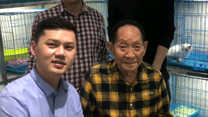#Yuan Longping# Grandpa Yuan’s first time seeing Huahua