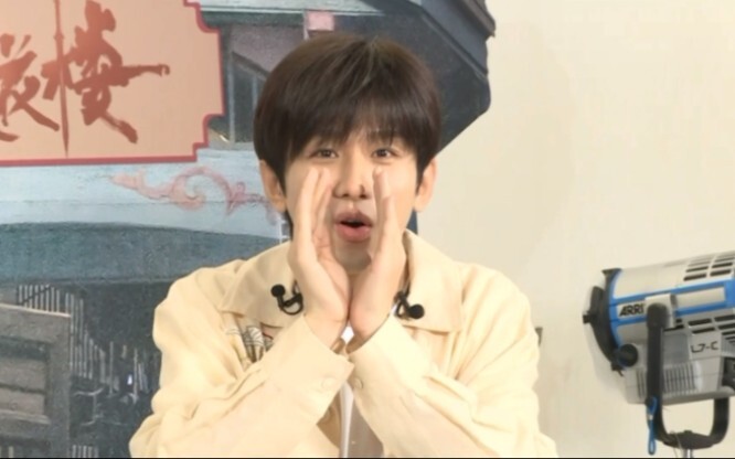 الناس ضحكوا حتى البكاء ‖ انقر لتستمتع بـ"ماستر الإدراك السمعي الخاطئ" تشنغ يي وهو يتصفح الإنترنت بسر