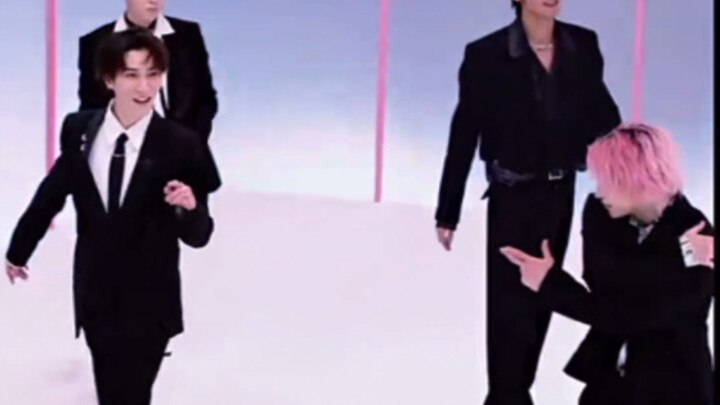 skm you kid dance for you busy flirting with the whole group