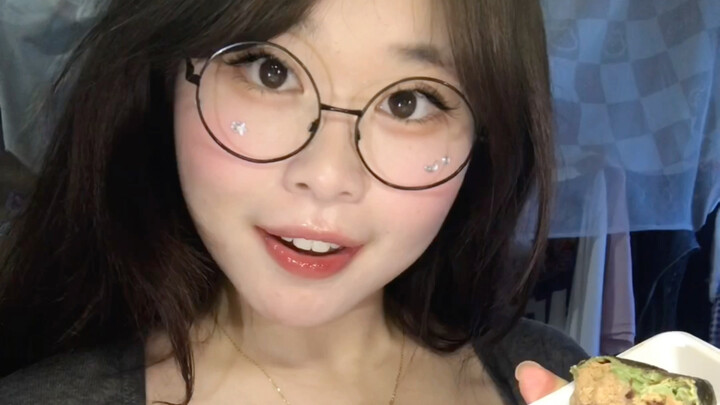 Girls, don't worry about having a little tummy!