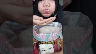 DYMA |ASMR RAW RICE EATING |Makan Beras | asmrrawriceeating| #asmrsounds  #asmr #shorts #mukbang(1)