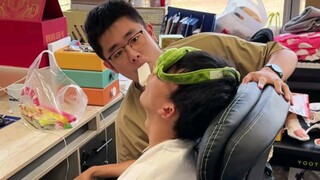 这哪是 一副 摆烂的样子，这是 义父 啊