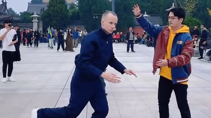 当俄产机器人遇到国产发条人