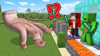 JJ and Mikey vs WEDNESDAY Giant Thing Hand Security House in Minecraft - Maizen