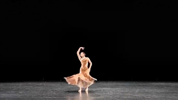 Vở múa dân tộc Thái “Phồn Hoa” (Phiên bản không đèn)