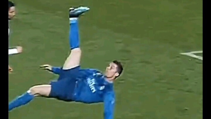 จังหวะยิงนี้ของโรนัลโด้ ทำให้ฉันต้องกินบะหมี่สำเร็จรูปมาสามปีแล้ว