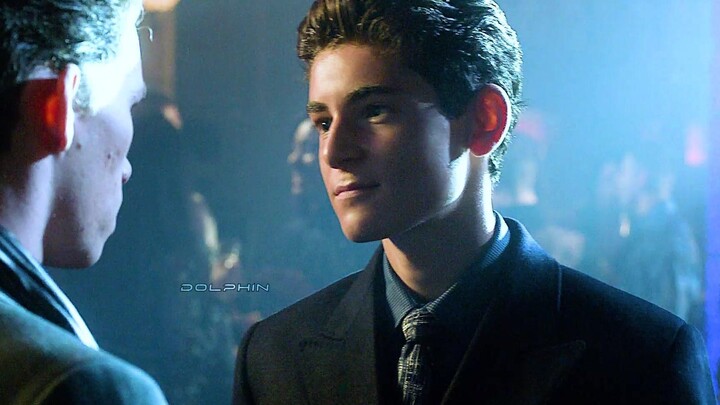 Sial, lagi-lagi mereka berhasil nipu aku! Awalnya aja udah bikin gue terpesona abis sama ketampanann