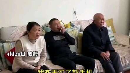 女儿一人换手机等于全家人换手机！网友：看出了爸爸的无奈！