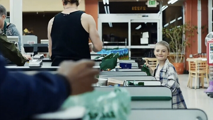 Oscar-winning short film "Skin Color": A Black man smiles at a white child, only to suffer an unexpe