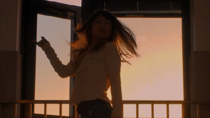 Taking advantage of the sunset, I danced to MANIAC by BeeBeep