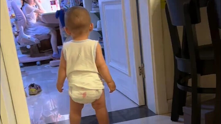 Suppression from his sister’s bloodline! Caught between feeling weak and being angry, he chose to ha