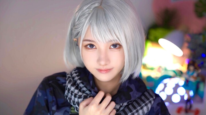 It was Mai Xiaowen who sang "De Chi no Koto" (Little Song for Lonely People) in Japanese for you.
