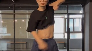 Details of the dance (3) Squat and shoulder lift