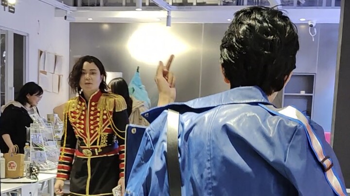 คุณชื่อ Lacurez?