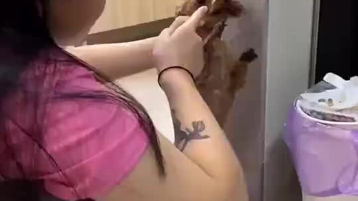 Giết một con gà để tôn vinh con chó