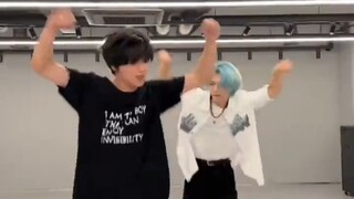 "Di bidang tantangan, si beruang kecil penuh pesona ini benar-benar penguasa." "Kalau menari, dia be