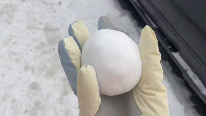 I made a really round snowball!!!