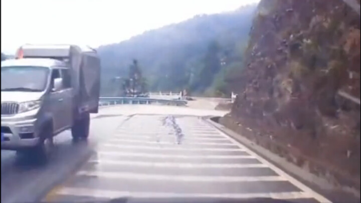 แค่ถนนเส้นเดียวกลับมีทั้ง “วอล่ง” และ “เฟิ่งชู” ปรากฏพร้อมกัน!