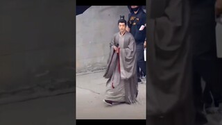 Xiao Zhan bước đi nhẹ nhàng trong bộ quan phục mới thu hút chú ý #xiaozhan