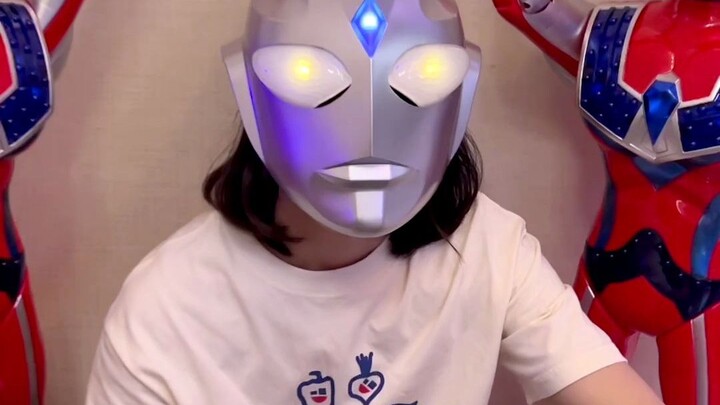 I gave my girlfriend a birthday present and it turns out she loves Ultraman the most!