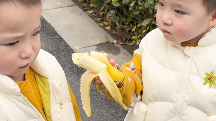 A story to tell you why parents of twins prepare the same things for them