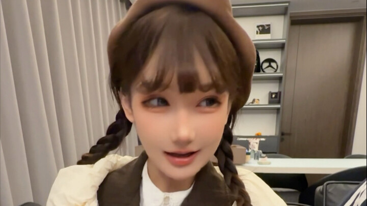 My girlfriend’s bird talk is so smooth!