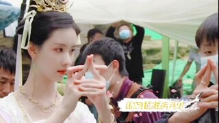 花絮里认真听导演讲戏的陈都灵真的好美！！！