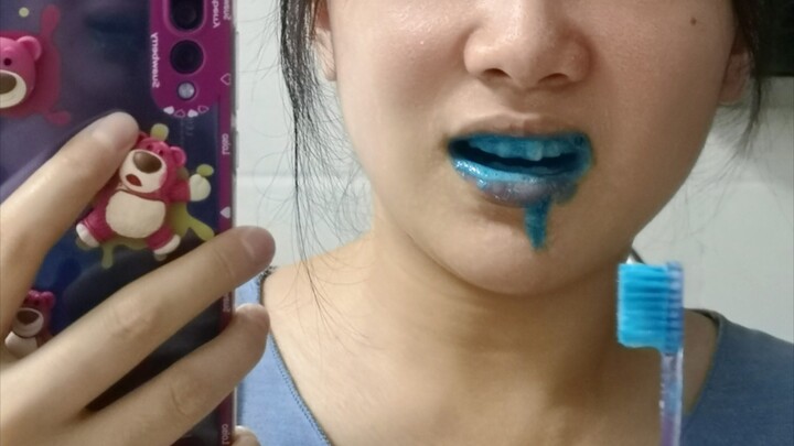 Pasta Gigi Pemutih Ajaib Cina? Kamu tidur? Aku nggak bisa tidur, lho.