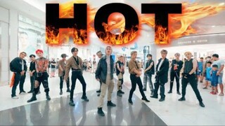 Chỉ hỏi xem có hot không thôi! SEVENTEEN - 'HOT' nhóm nhảy BlackSi Việt Nam trình diễn roadshow cove