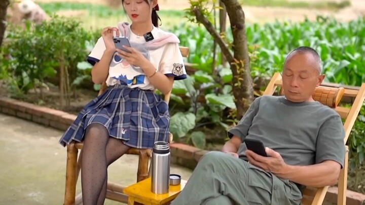 This dish is really delicious with pickled peppers—especially the frog meat, which becomes tender, s