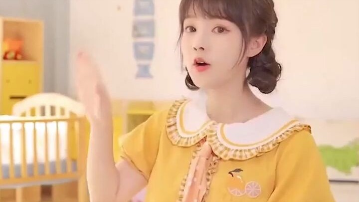 ما مدى سوء الأمر عندما تبتعد الإنترنتية عن "الفلاتر الجمالية"؟ ليس فقط غناؤها مريعًا لدرجة لا تُحتمل