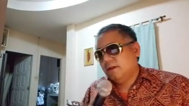 Santa Brings My Baby Back to Me cloned by Elvis Non (Non Wacharakiat)