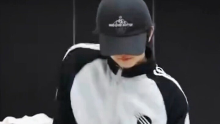 【จางฮันรุ่ย】สั่นสะท้านเถอะ วีรบุรุษสามแถบมาแล้ว