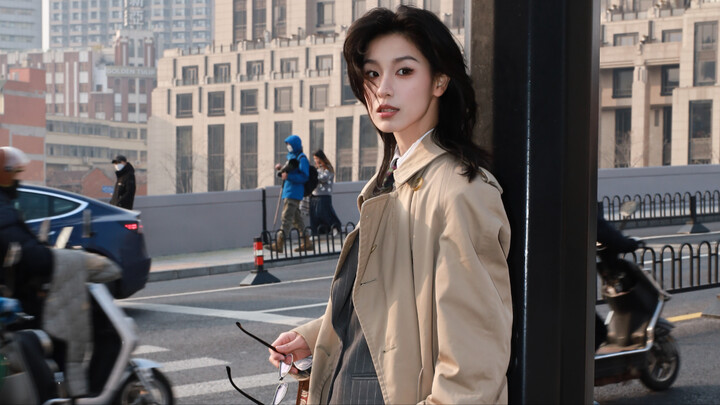 When I was taking photos in Shanghai, I got “swarmed” by a group of male photographers…