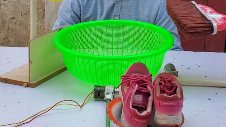 อุปกรณ์ช่วยซักรองเท้าทำเอง