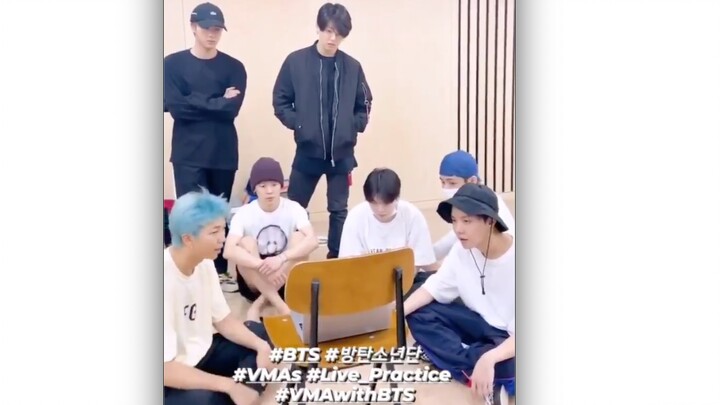 [BTS] Cập nhật buổi tập luyện bài Dynamite trên Instagram, Guoguo nắn đầu Minmin