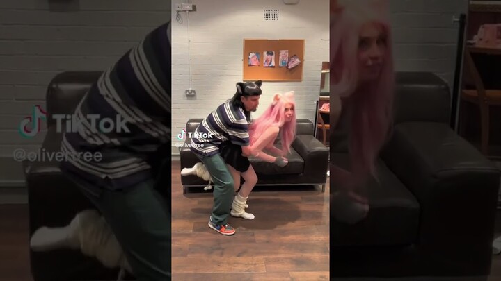 Oliver Tree stops Belle Delphine from running away! 🤤 #shorts