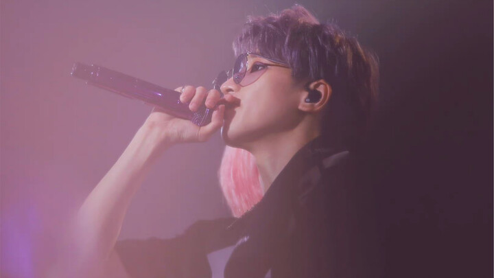 จุนนี่เน้นชี้ไปที่สถานที่