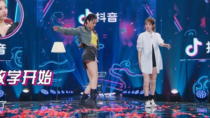 Cheng Xiao langsung belajar tari secara improvisasi; hanya dengan sekali lihat, ia langsung menguasa