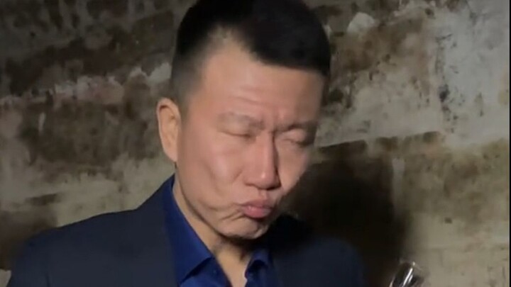 Saat kamu berkeliling beberapa warung dan akhirnya berhasil membeli sebotol teh tarik dingin yang se